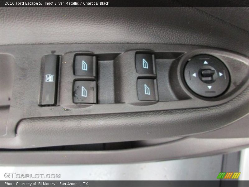 Ingot Silver Metallic / Charcoal Black 2016 Ford Escape S