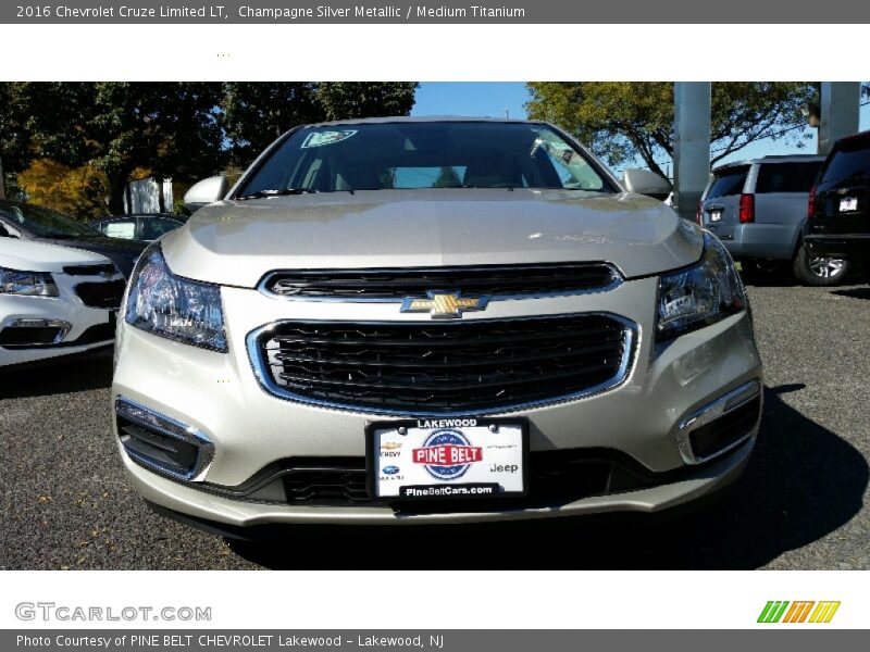 Champagne Silver Metallic / Medium Titanium 2016 Chevrolet Cruze Limited LT