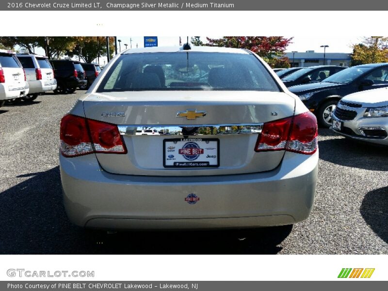 Champagne Silver Metallic / Medium Titanium 2016 Chevrolet Cruze Limited LT