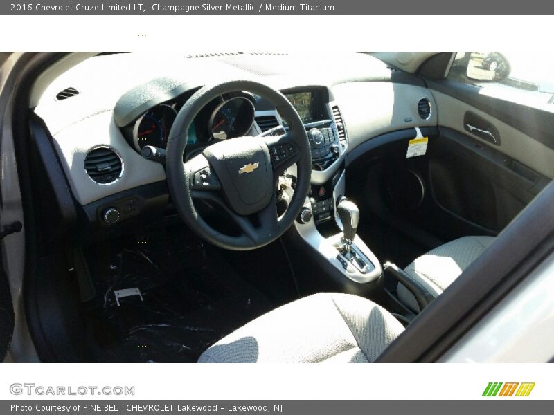 Champagne Silver Metallic / Medium Titanium 2016 Chevrolet Cruze Limited LT