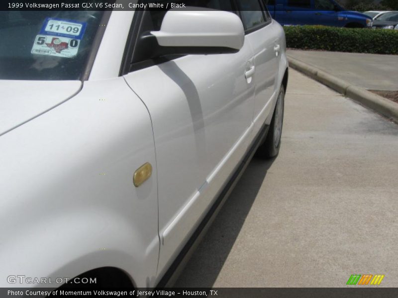 Candy White / Black 1999 Volkswagen Passat GLX V6 Sedan
