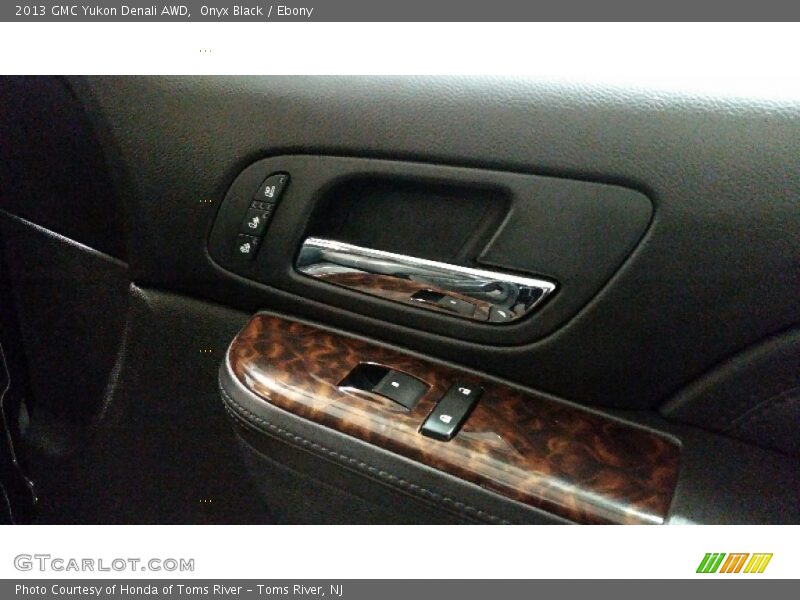 Onyx Black / Ebony 2013 GMC Yukon Denali AWD