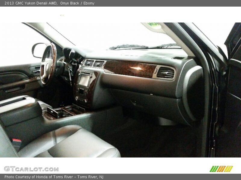 Onyx Black / Ebony 2013 GMC Yukon Denali AWD