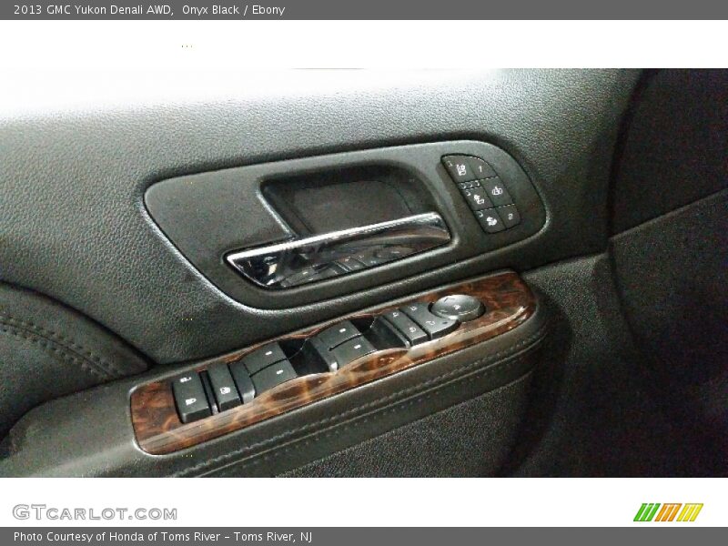 Onyx Black / Ebony 2013 GMC Yukon Denali AWD