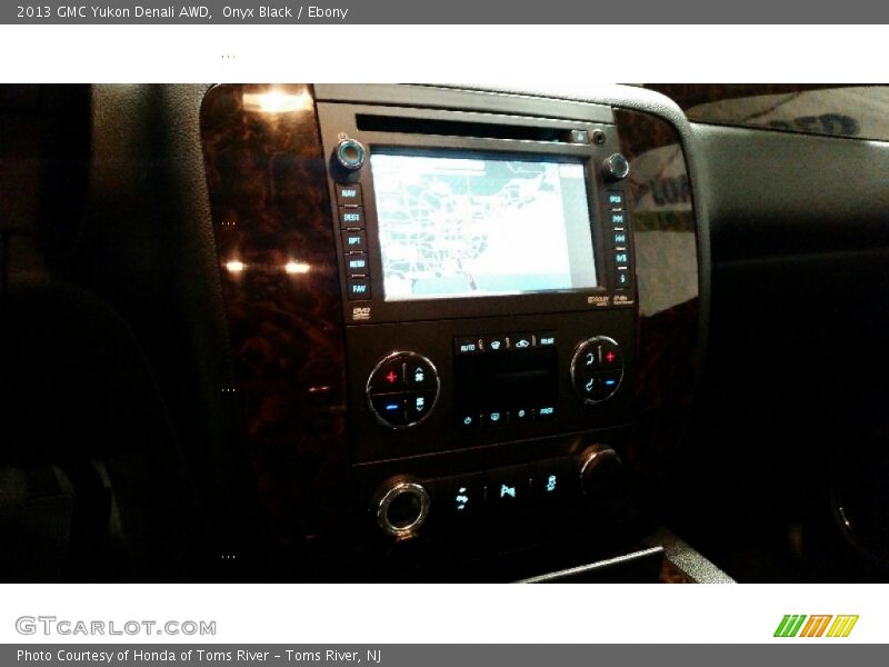 Onyx Black / Ebony 2013 GMC Yukon Denali AWD