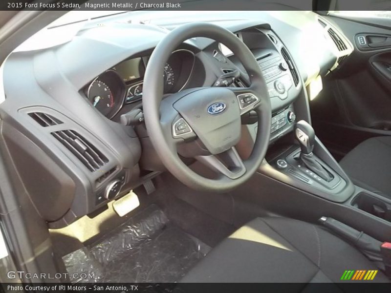 Magnetic Metallic / Charcoal Black 2015 Ford Focus S Sedan