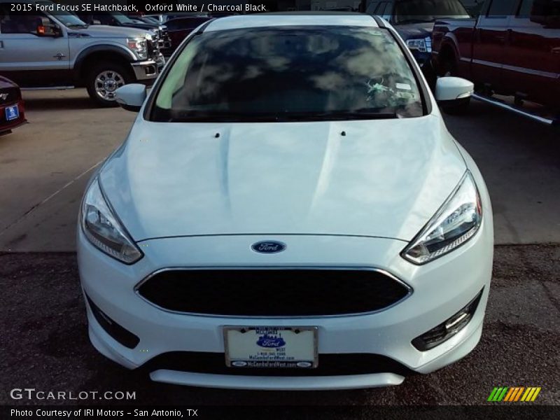 Oxford White / Charcoal Black 2015 Ford Focus SE Hatchback