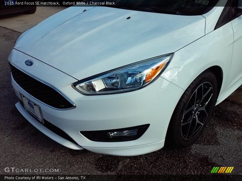 Oxford White / Charcoal Black 2015 Ford Focus SE Hatchback