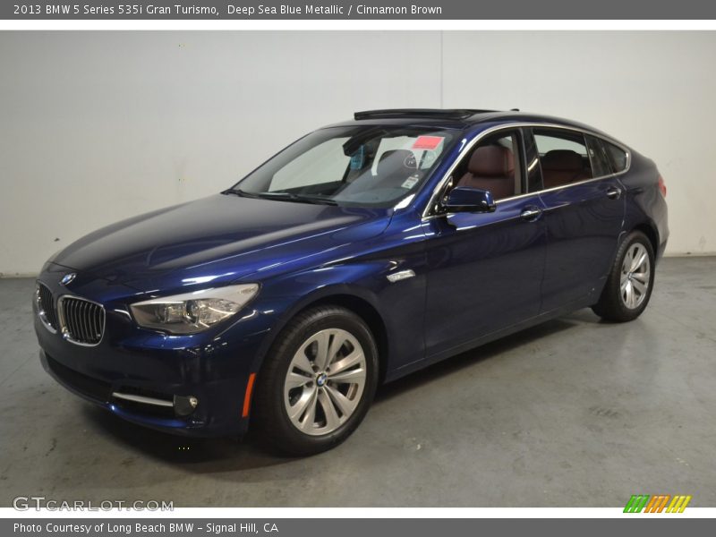 Front 3/4 View of 2013 5 Series 535i Gran Turismo