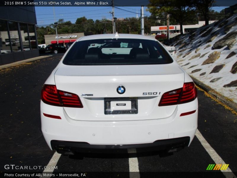 Alpine White / Black 2016 BMW 5 Series 550i xDrive Sedan