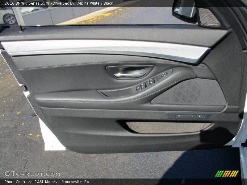 Door Panel of 2016 5 Series 550i xDrive Sedan