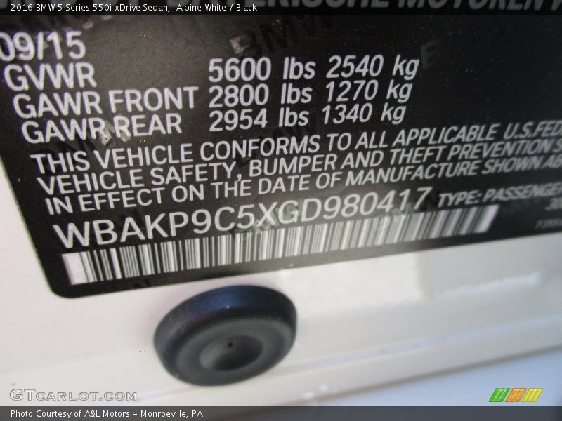 Alpine White / Black 2016 BMW 5 Series 550i xDrive Sedan
