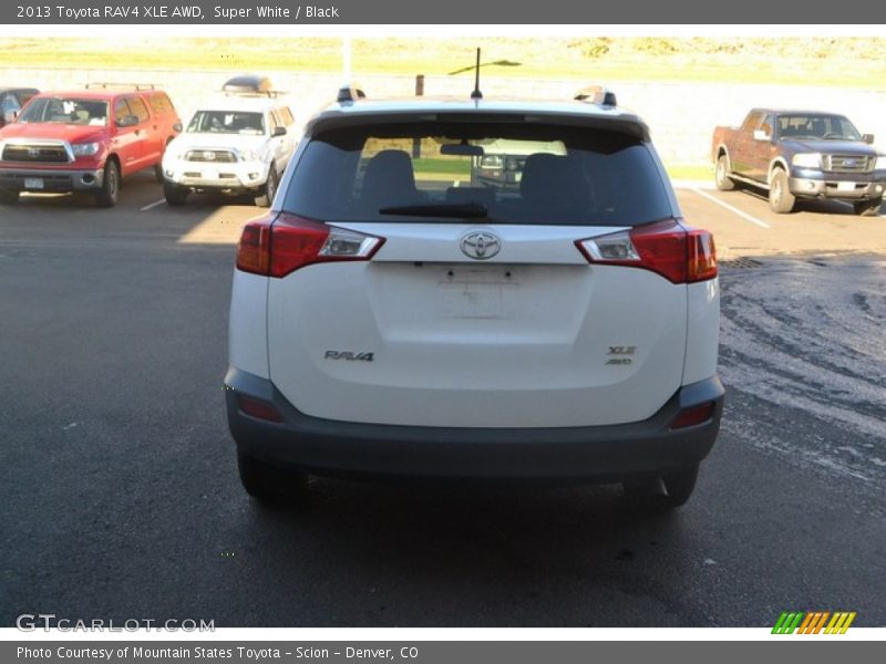 Super White / Black 2013 Toyota RAV4 XLE AWD