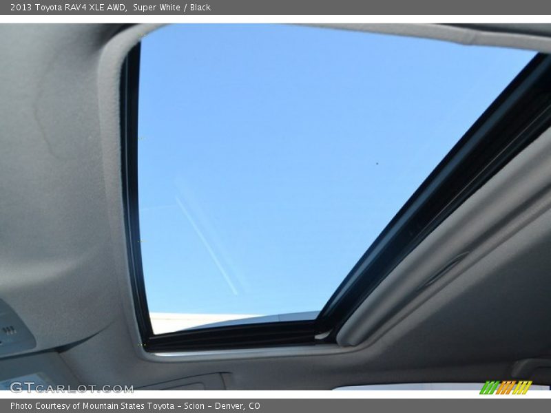 Super White / Black 2013 Toyota RAV4 XLE AWD