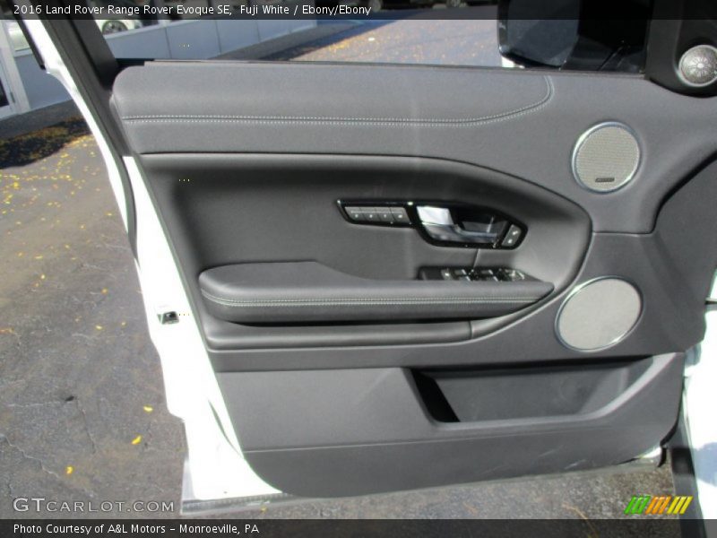 Fuji White / Ebony/Ebony 2016 Land Rover Range Rover Evoque SE