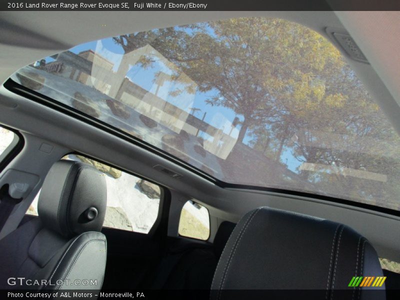 Fuji White / Ebony/Ebony 2016 Land Rover Range Rover Evoque SE