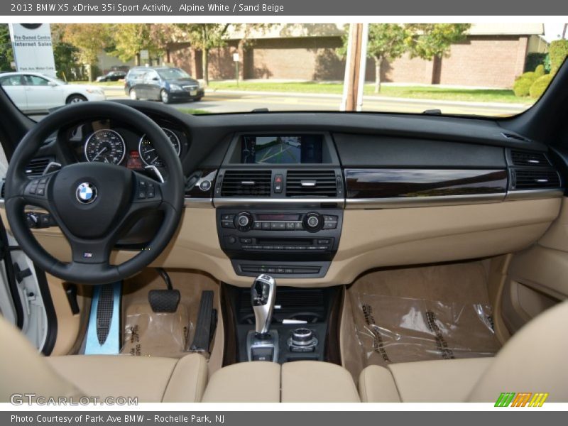 Dashboard of 2013 X5 xDrive 35i Sport Activity