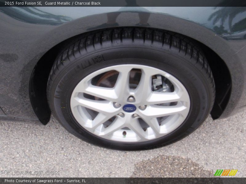Guard Metallic / Charcoal Black 2015 Ford Fusion SE