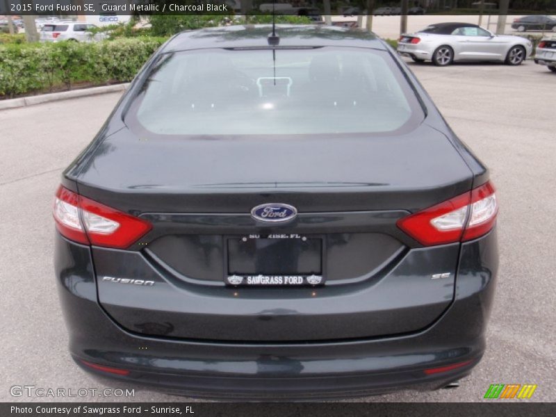 Guard Metallic / Charcoal Black 2015 Ford Fusion SE