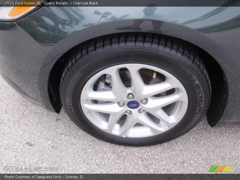 Guard Metallic / Charcoal Black 2015 Ford Fusion SE