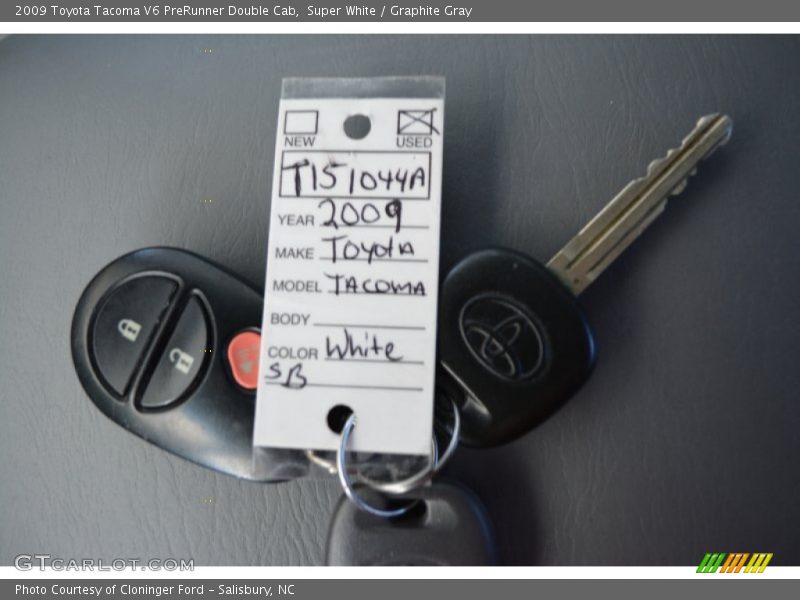 Super White / Graphite Gray 2009 Toyota Tacoma V6 PreRunner Double Cab
