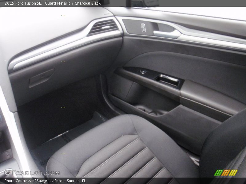 Guard Metallic / Charcoal Black 2015 Ford Fusion SE