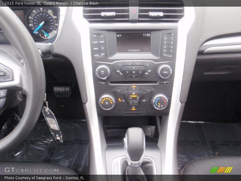 Guard Metallic / Charcoal Black 2015 Ford Fusion SE