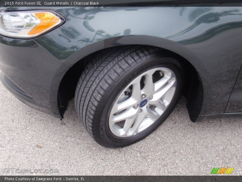 Guard Metallic / Charcoal Black 2015 Ford Fusion SE