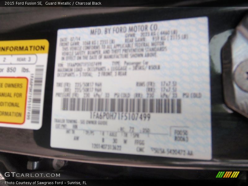 Guard Metallic / Charcoal Black 2015 Ford Fusion SE