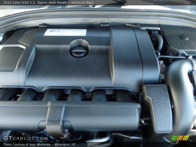 Electric Silver Metallic / Anthracite Black 2013 Volvo XC60 3.2