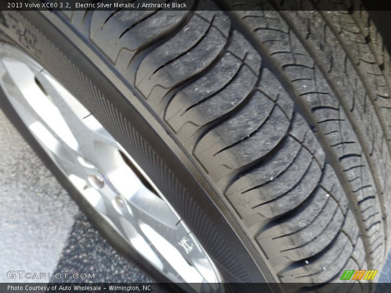 Electric Silver Metallic / Anthracite Black 2013 Volvo XC60 3.2