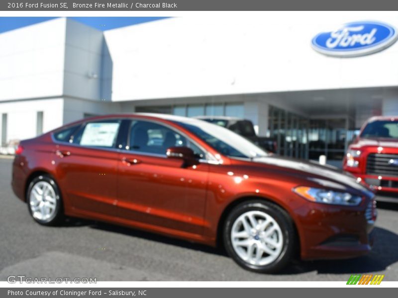 Bronze Fire Metallic / Charcoal Black 2016 Ford Fusion SE