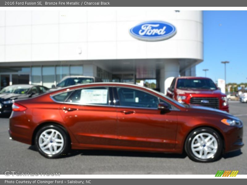 Bronze Fire Metallic / Charcoal Black 2016 Ford Fusion SE