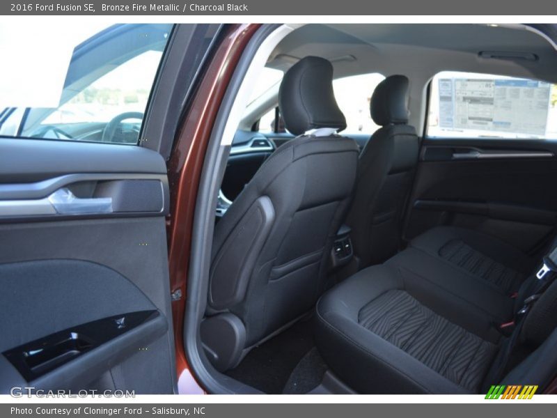 Bronze Fire Metallic / Charcoal Black 2016 Ford Fusion SE