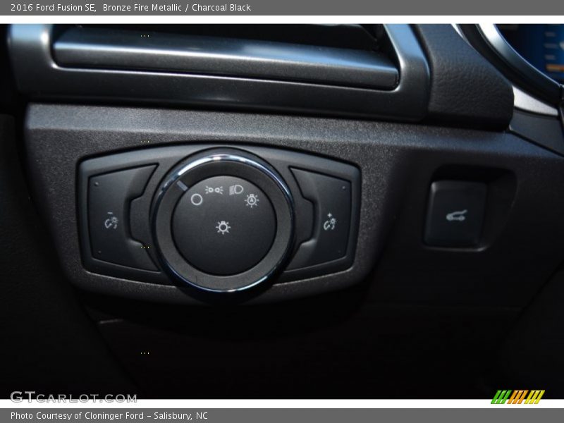 Bronze Fire Metallic / Charcoal Black 2016 Ford Fusion SE