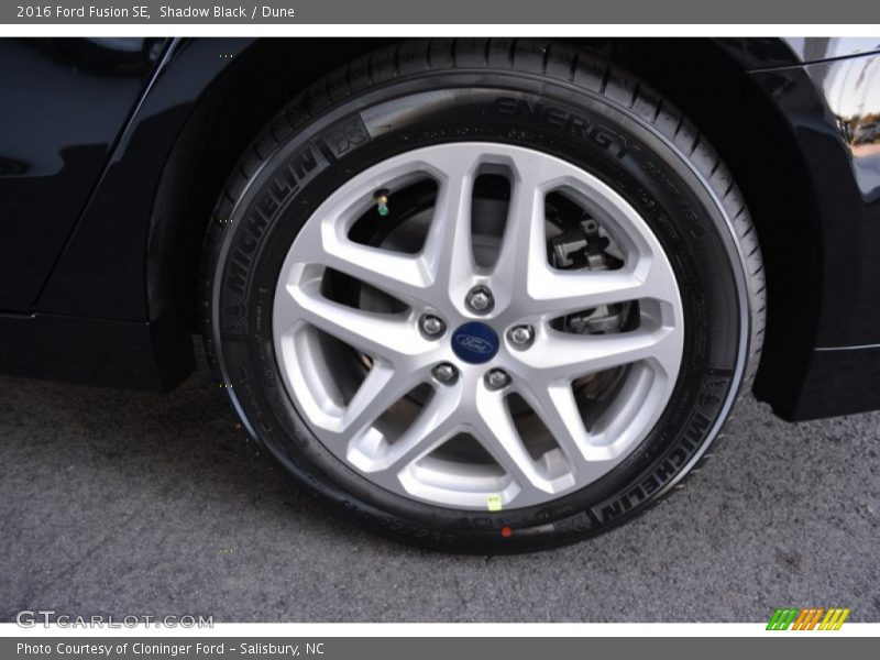 Shadow Black / Dune 2016 Ford Fusion SE