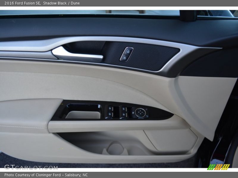Shadow Black / Dune 2016 Ford Fusion SE