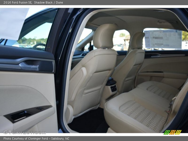 Shadow Black / Dune 2016 Ford Fusion SE