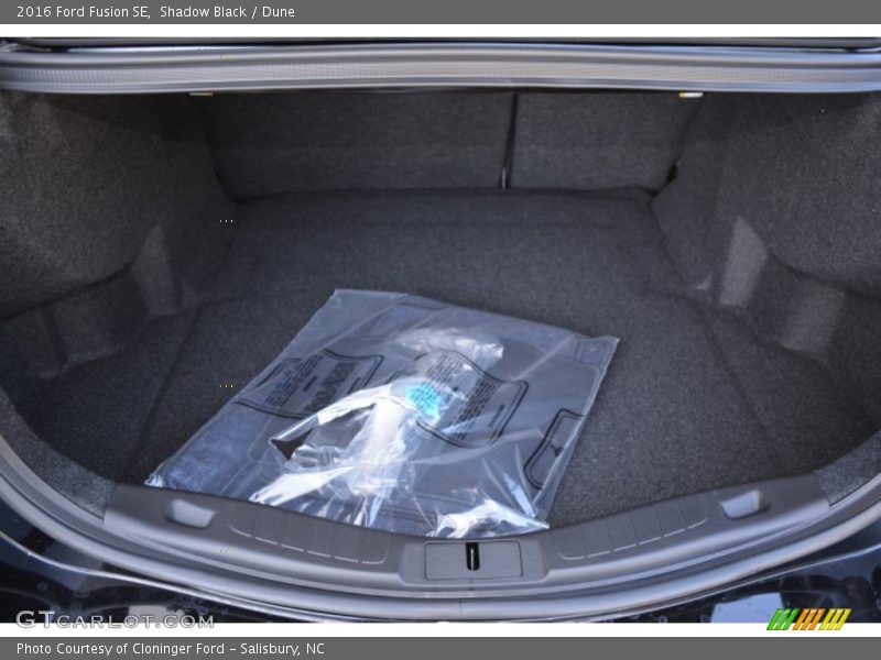 Shadow Black / Dune 2016 Ford Fusion SE