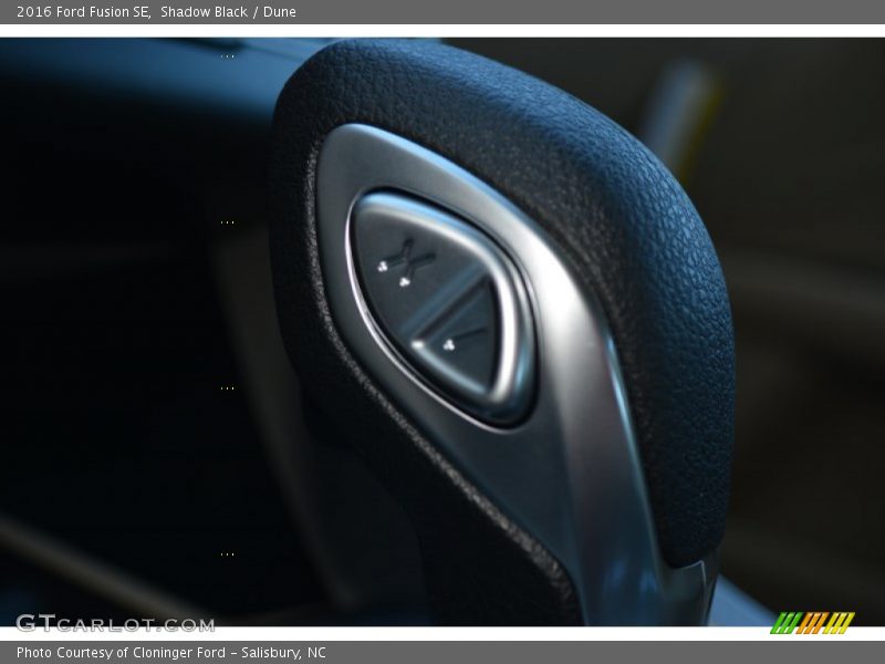 Shadow Black / Dune 2016 Ford Fusion SE