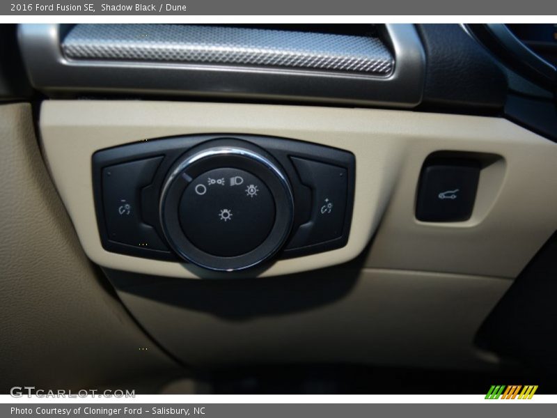 Shadow Black / Dune 2016 Ford Fusion SE