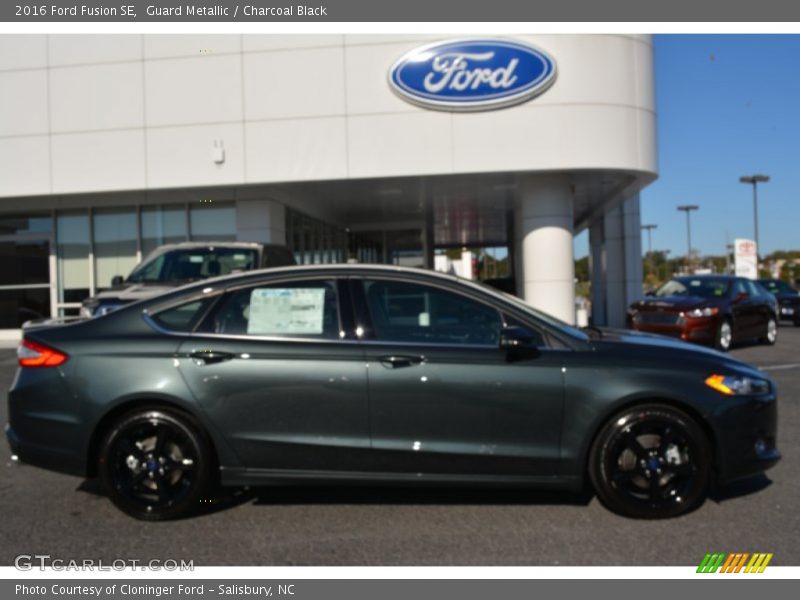 Guard Metallic / Charcoal Black 2016 Ford Fusion SE