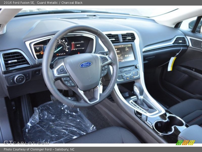 Guard Metallic / Charcoal Black 2016 Ford Fusion SE