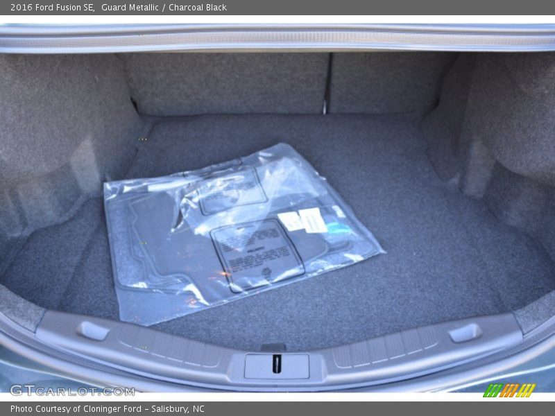 Guard Metallic / Charcoal Black 2016 Ford Fusion SE