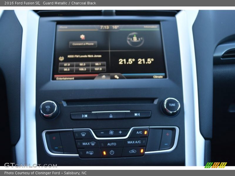 Guard Metallic / Charcoal Black 2016 Ford Fusion SE