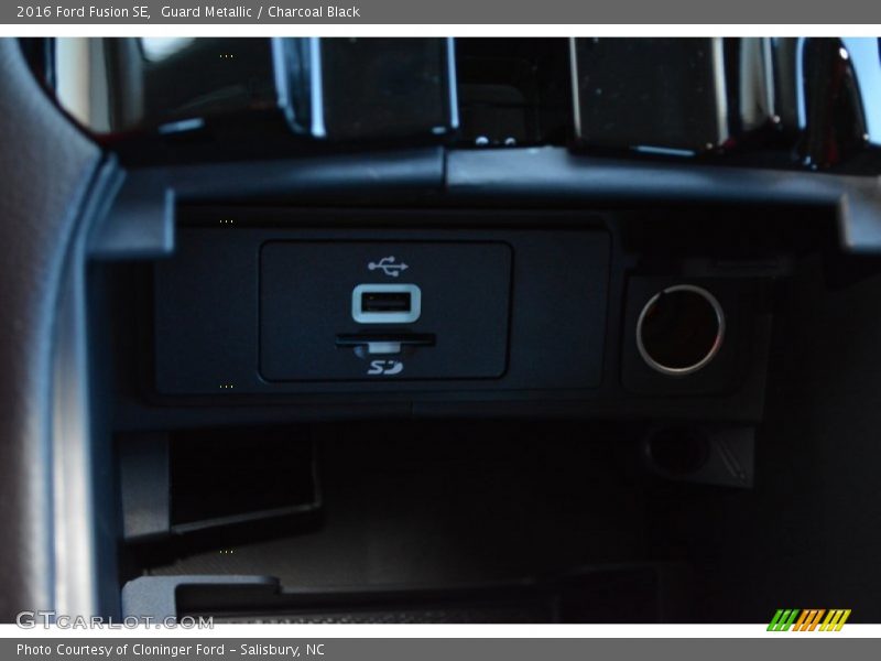 Guard Metallic / Charcoal Black 2016 Ford Fusion SE
