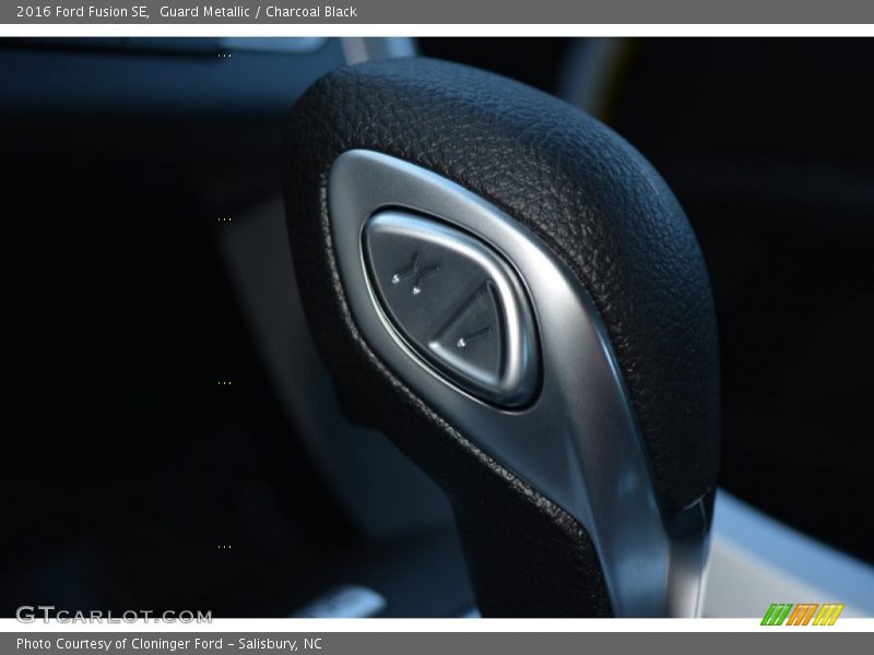 Guard Metallic / Charcoal Black 2016 Ford Fusion SE