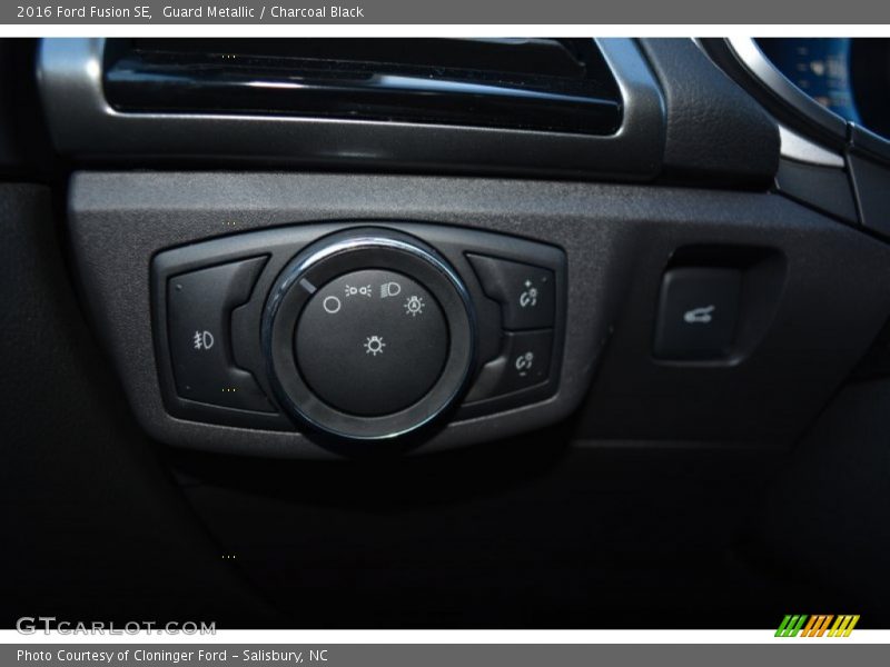 Guard Metallic / Charcoal Black 2016 Ford Fusion SE