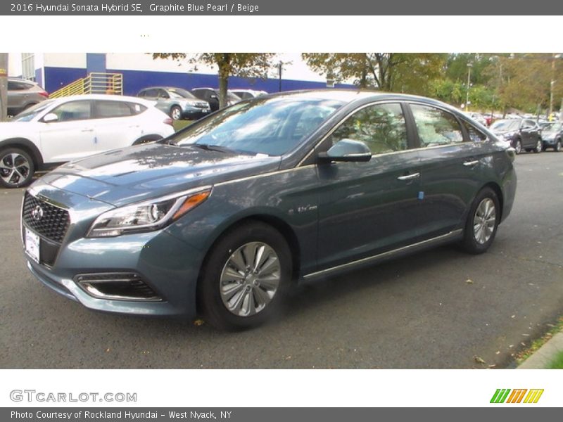 Front 3/4 View of 2016 Sonata Hybrid SE