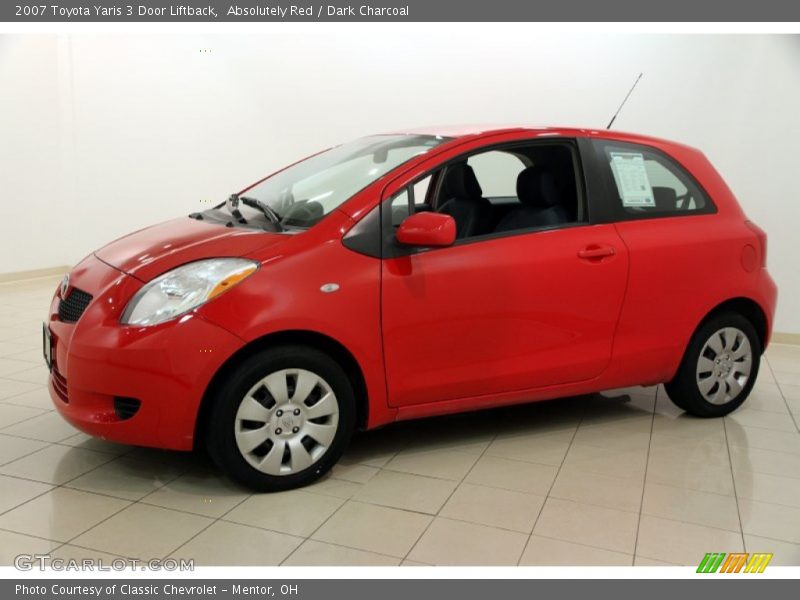 Front 3/4 View of 2007 Yaris 3 Door Liftback